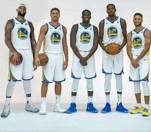 从品牌与传 从品牌与传